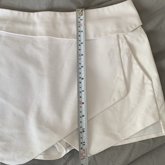 Aritzia Talula White Berklee Skort Shorts Size 2 - Picture 9 of 9
